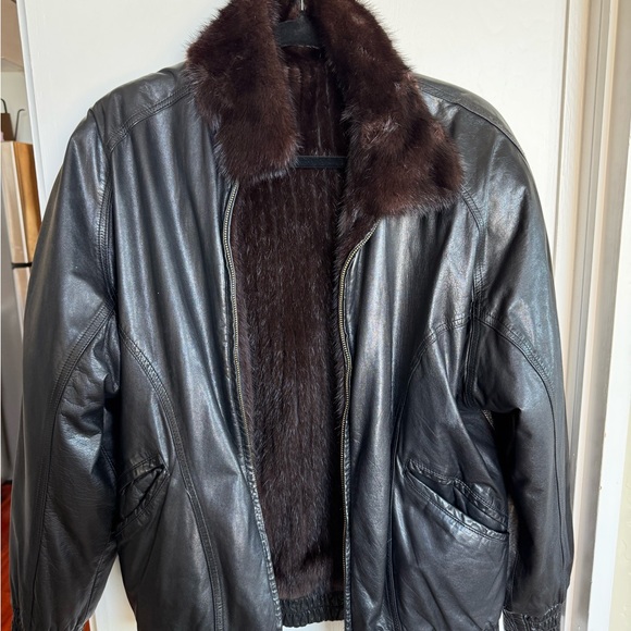 Reversible Black Leather Bomber Jacket with Mink Fur – Oversized Fit - Picture 11 of 11